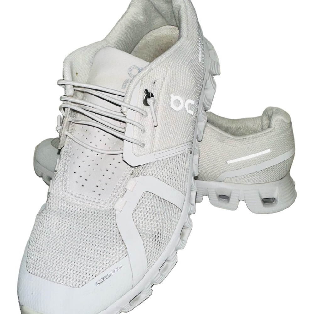 ON Running On Cloud White Sneakers